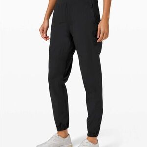 Lululemon women’s Black Jogger Pants - size 4